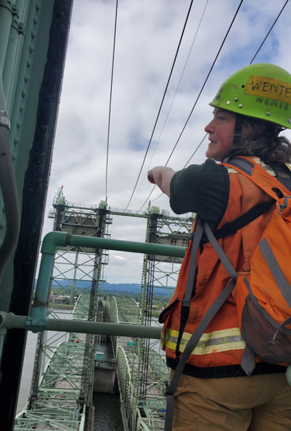 MBG_since1921's tweet photo. Our favorite field photos:
1: #Biologist Kate on a #fish salvage
2: Biologist Wendy monitoring #peregrine falcons on Portland’s bridges
3: #Forester Hunter cruising the forest
4: Forester Edie examining #trees at a nursery
#fieldworkjoy #FIPhotoContest @fieldinclusive https://t.co/x37VN3M7za