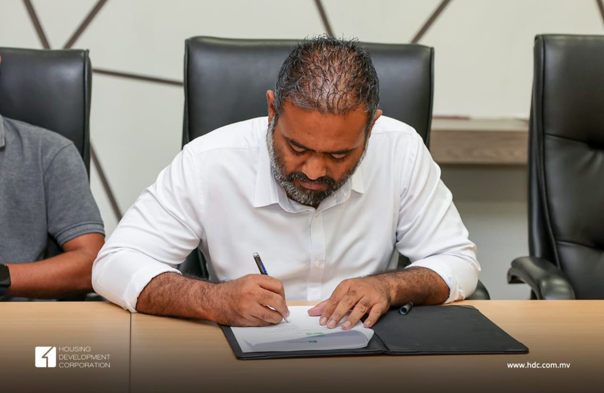 SmartCommv's tweet image. Taking our expertise in building smart cities beyond Hulhumalé, today we’ve signed an agreement with the Thoddoo council.
#enablingconnectedcommunities
#smartcom