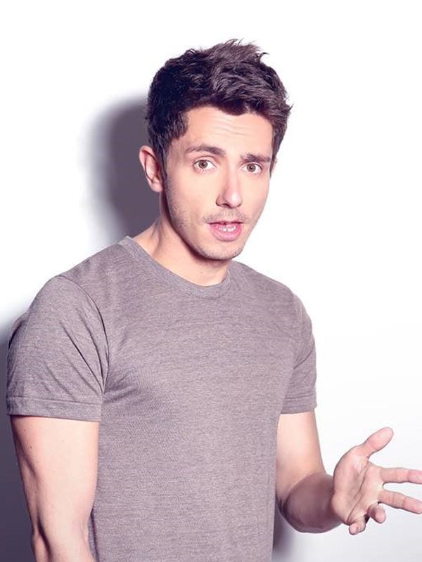 Ce mec vient de m'appeler pour réserver une chambre je fais quoi ??????