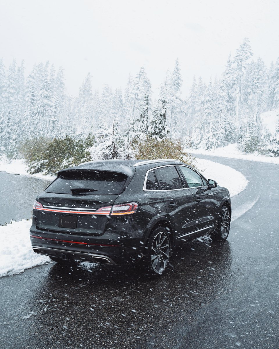 lincolnqc's tweet photo. Chalet cozy, nous voilà. 
Prêt pour une escape hivernale de fin de semaine à bord du #LincolnNautilus.

© 2023 Ford du Canada Limitée. Tous droits réservés. Lincoln et toutes les marques associées sont des marques de commerce de Ford ou de ses sociétés affiliées. https://t.co/MPKCSnorCs