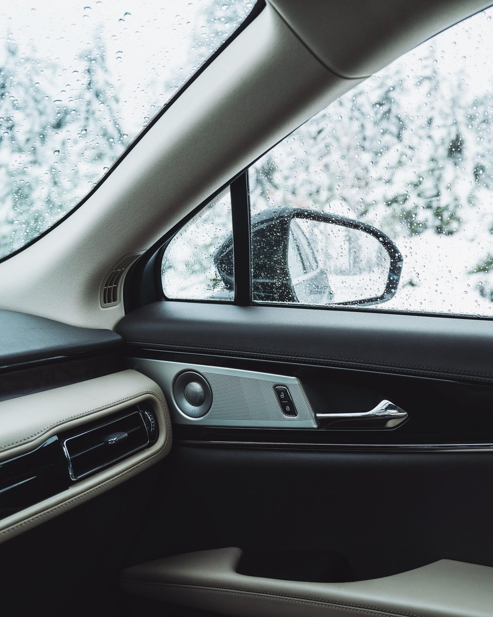 lincolnqc's tweet photo. Chalet cozy, nous voilà. 
Prêt pour une escape hivernale de fin de semaine à bord du #LincolnNautilus.

© 2023 Ford du Canada Limitée. Tous droits réservés. Lincoln et toutes les marques associées sont des marques de commerce de Ford ou de ses sociétés affiliées. https://t.co/MPKCSnorCs