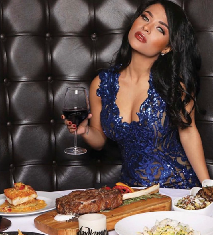 DCarrollDesign's tweet photo. @theamyrebecca in a bespoke @debbiecarrolldesigns 

#editorial #gourmetedition #photographer @brianbhayes_photo #highfashion #fashionmodel #fashionaddict #makeupartistic @andrewsaintandrew #fashionphotography #wbff #fitnessqueen #fitnessmodel #playboymodel #maxim https://t.co/3ZoVbhR1lX