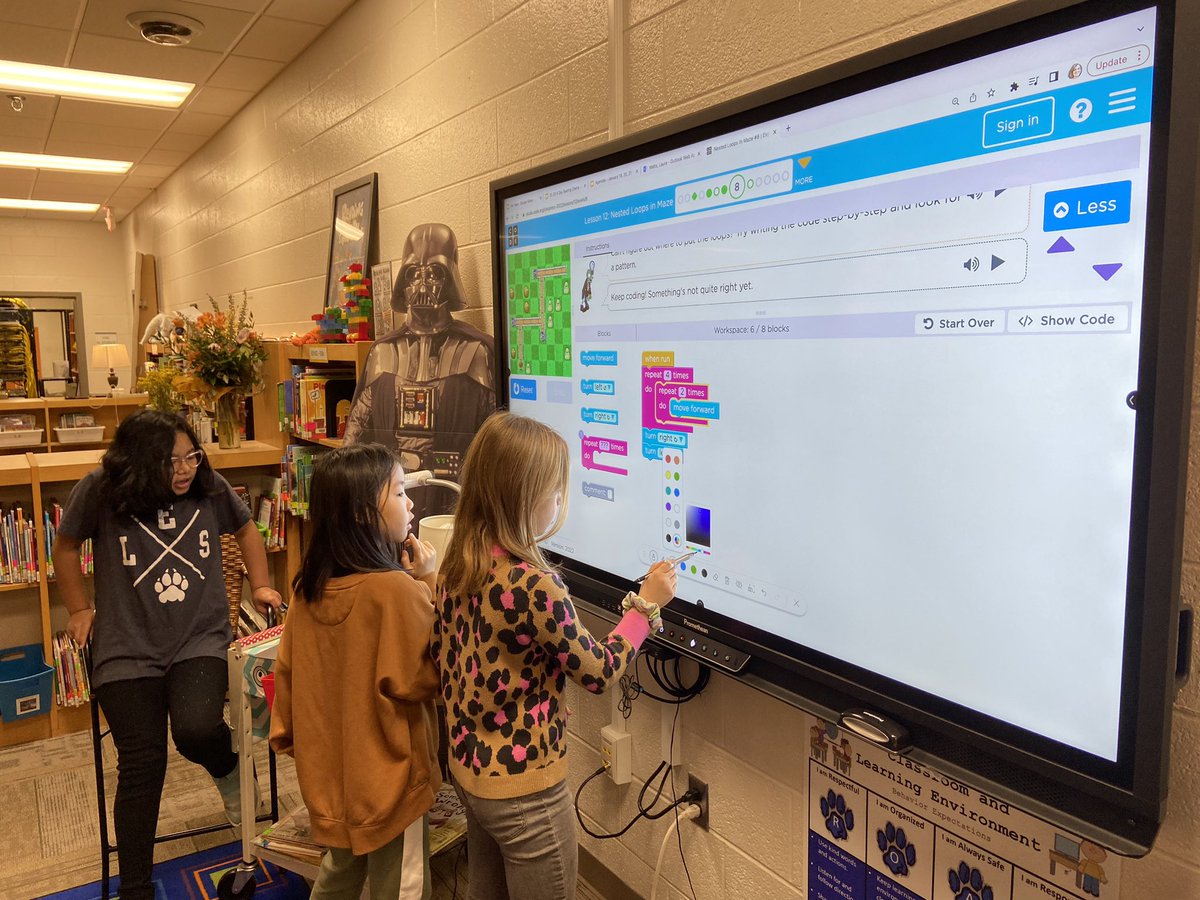 fssdLESMedia's tweet photo. Celebrating our #hourofcode in January. 🦁❤️ #girlswhocode #coding #elementarylibrary #libraries https://t.co/FoZh0qFNC2