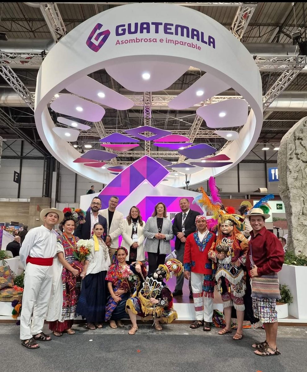 Valentinabogad's tweet photo. Gracias @CAMTUR1 por la calurosa acogida en el stand de #Guatemala con @nancymejiab y Rolando Schweikert @asociacionascav https://t.co/Mmu2VPd0TY
