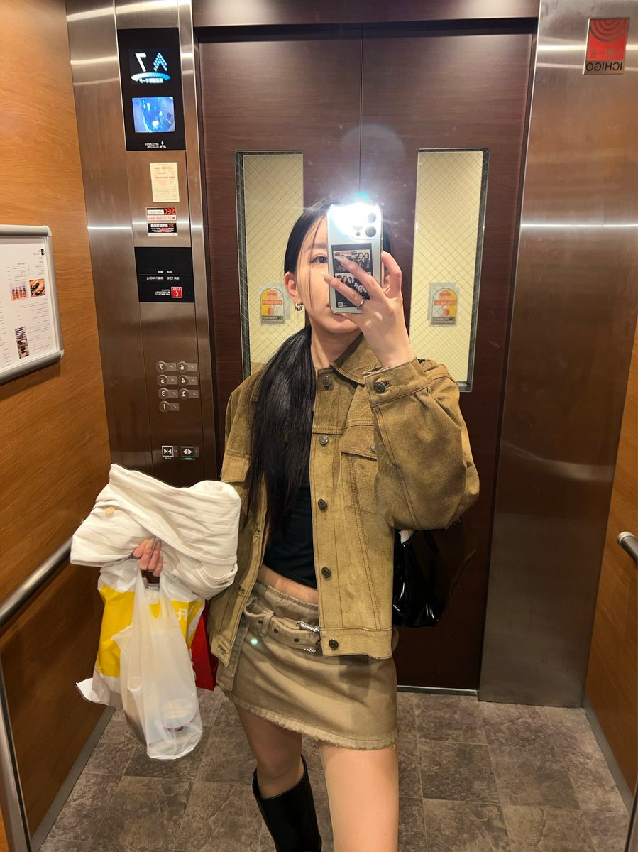 デニムのセットアップな感じが私の中でキテます(服ほぼ日本のZARAで買った)