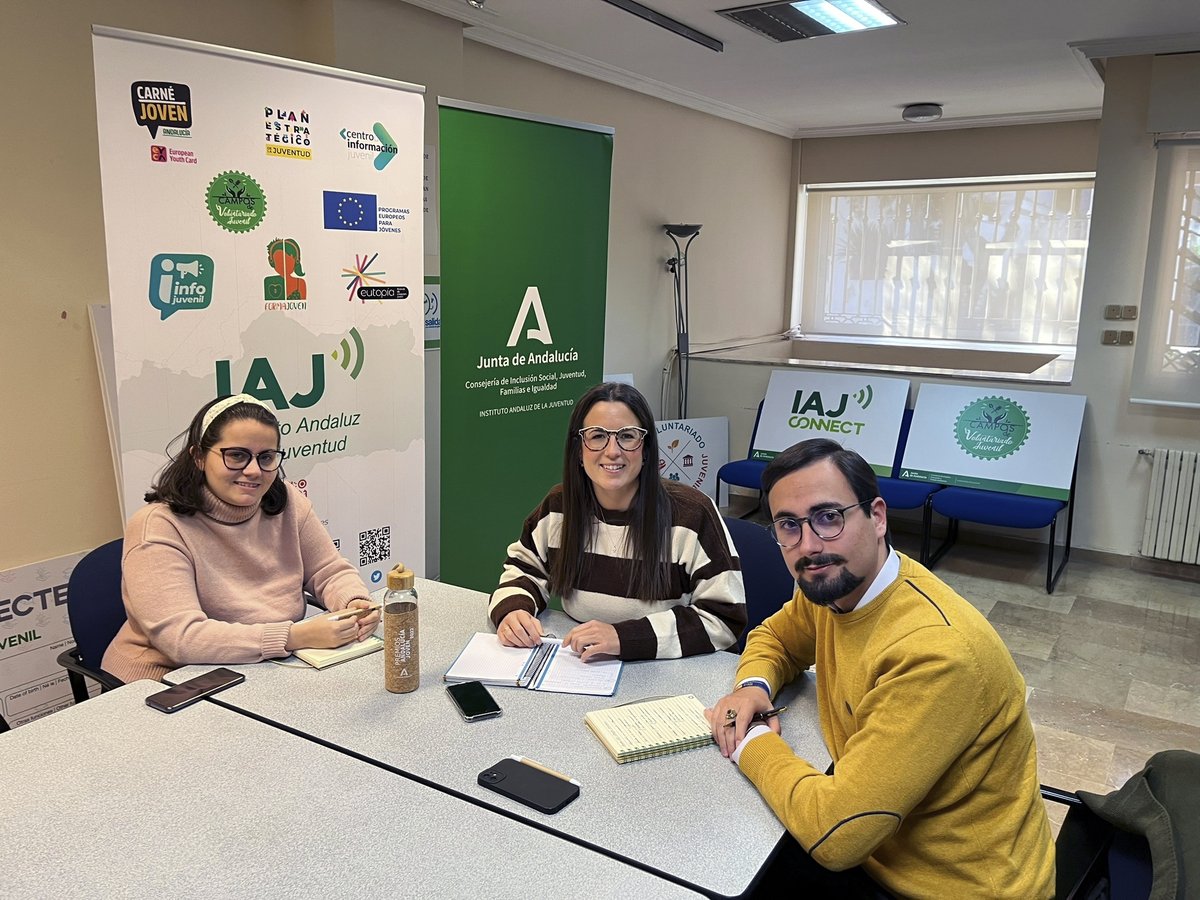 IAJuventud's tweet photo. Fructífera reunión con la asociación @ADEDEJA con nuestra responsable @anagonzalez710 del #IAJJaén 👏🏼
Esta asociación se encarga de llevar acabo el #SIMUJA, lo que viene a ser una simulación real del Congreso de los Diputados 👀
Desde el #IAJ colaboraremos con ellos 💚 https://t.co/CCTI8CW5QG
