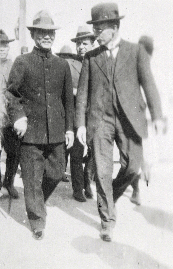 vischina's tweet photo. Sun Yat-sen walking with John Cornelius Griggs and Morris Cohen, Guangzhou,1919-1922
Thompson, John Collection
Th-n04
https://t.co/GGy3JXc3W1
#sunyatsen #chinesehistory #chineserevolution #canton #guangzhou #china #modernchina #oldphotos #舊照 #孫中山 #中山 #孫文 #孙中山 #广州 https://t.co/Qs9HfMx5e2