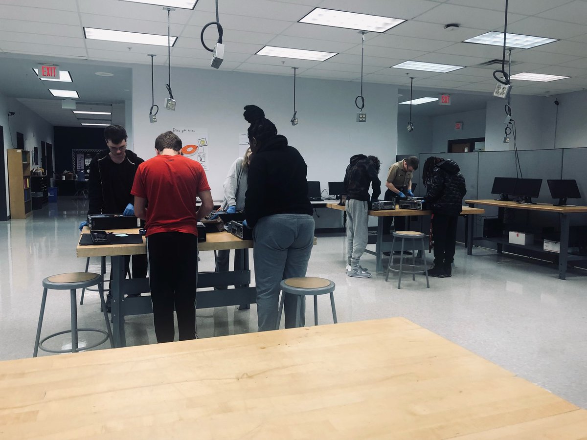 Mrs. Stowe’s students are disassembling Dell computers today in class. #futurereadycte #ysd1forimpact #careerready