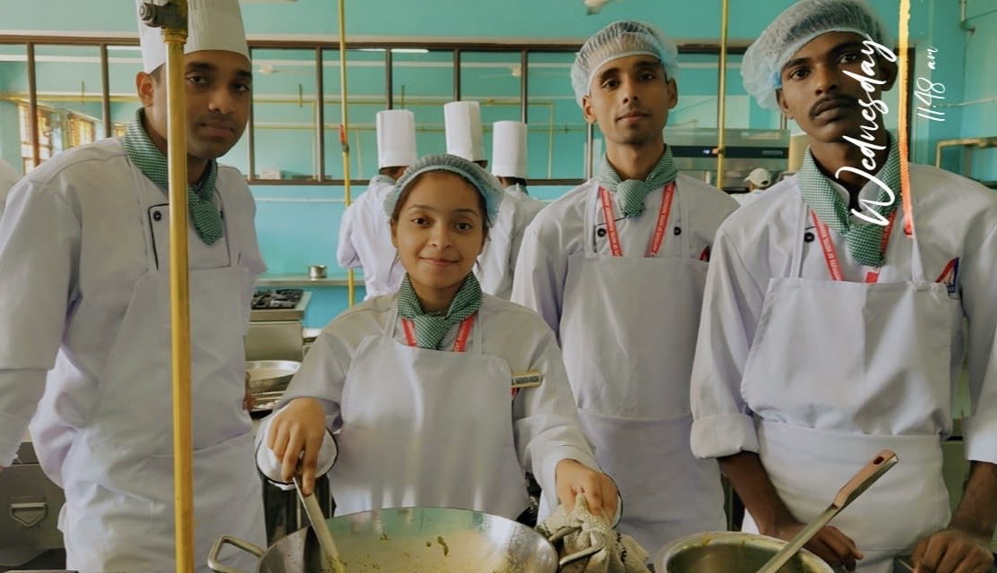 ihmbodhgaya's tweet photo. #FnBProduction👨‍🍳👩‍🍳 #ChefLife❤️#ProductionPracticals❤️ #KitchenPracticals🥗 #IHMBodhgaya #IHM #HotelManagement #Courses #Degree #Diploma #Gayadiaries #Bodhgayadairies #Bodhgaya #Gaya #Tourism https://t.co/YOU5aDiCaO