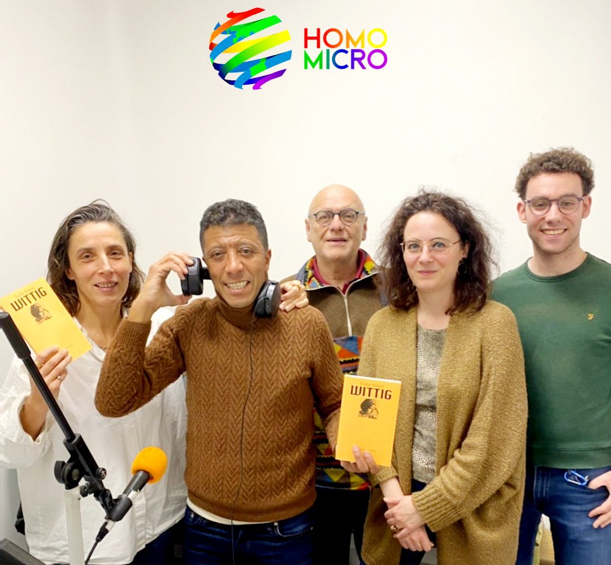 HOMOMICRO, émission d'infos et de culture LGBTQI+ (@homomicro) on Twitter photo ⚡️Dernier podcast🏳️🌈 <a href="/homomicro/">HOMOMICRO, émission d'infos et de culture LGBTQI+</a> dispo urlz.fr/kudA
👉Frédérico Arius: #docu Écran mixte
👉Axel Charaoui:"le Sourire" Ed. @Librinova.Itw <a href="/brahimnaitbalk/">Brahim Naït-Balk</a>
👉Emilie Notéris:"Wittig" <a href="/LesPeregrines/">Éditions Les Pérégrines</a>.Itw Valérie Baud
👉les chroniqueurs : Éric Garnier, <a href="/all080/">Al' Warnet</a>
🕹🛠:Nathan H. ⚡️Dernier podcast🏳️🌈 <a href="/homomicro/">HOMOMICRO, émission d'infos et de culture LGBTQI+</a> dispo urlz.fr/kudA
👉Frédérico Arius: #docu Écran mixte
👉Axel Charaoui:"le Sourire" Ed. @Librinova.Itw <a href="/brahimnaitbalk/">Brahim Naït-Balk</a>
👉Emilie Notéris:"Wittig" <a href="/LesPeregrines/">Éditions Les Pérégrines</a>.Itw Valérie Baud
👉les chroniqueurs : Éric Garnier, <a href="/all080/">Al' Warnet</a>
🕹🛠:Nathan H.