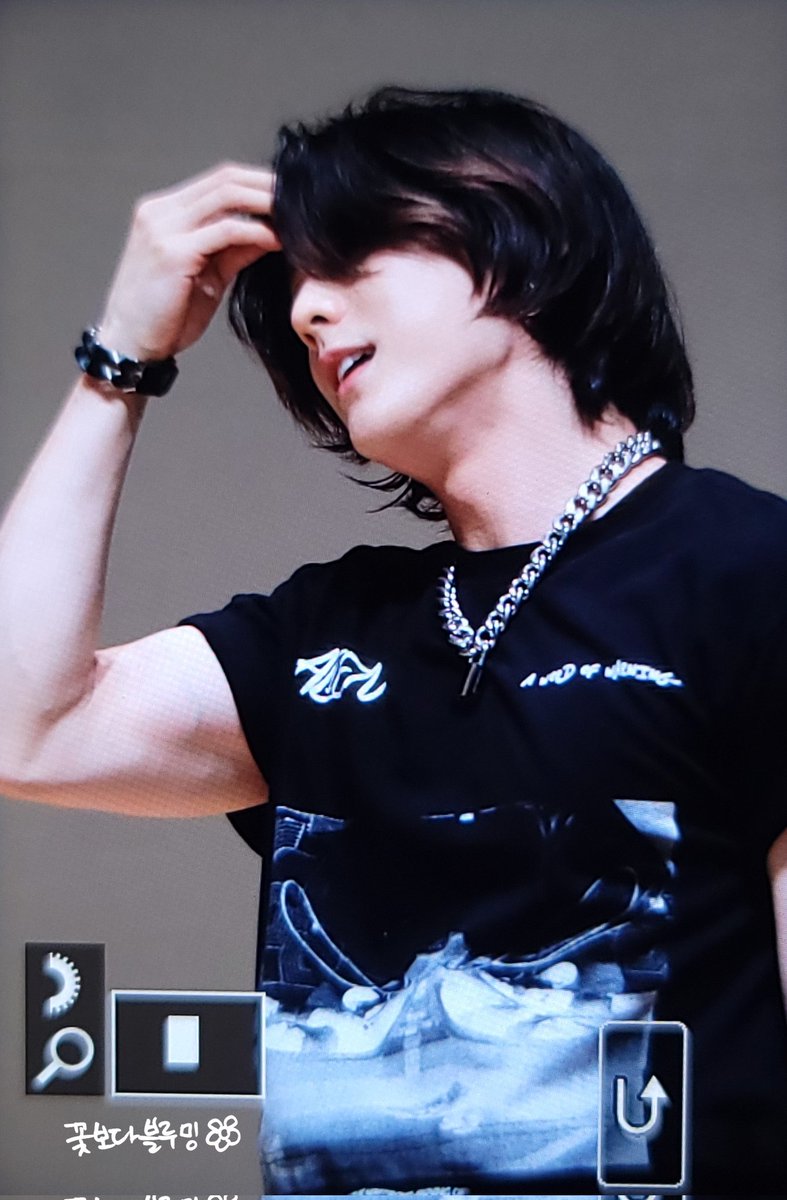 melody_thelanie's tweet image. no, don't touch me, I'm here to bring back long hair Huta 🧎🏻‍♀️