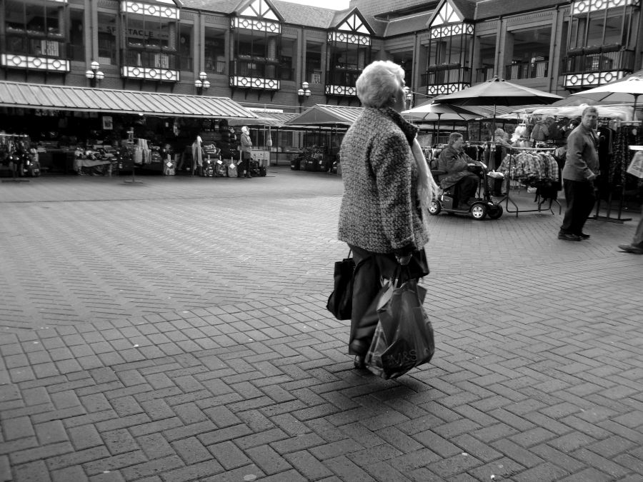 LachlanMain's tweet photo. WIGAN.
The soon to be gone Galleries and market.
#Wigan #TheGalleries #architecture #blackandwhitephotography #streetphotography https://t.co/igwhMkdpW8
