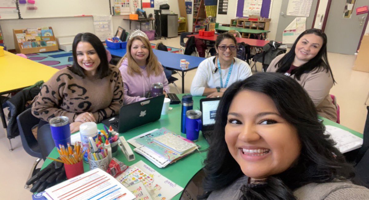 Planning with my lovely team! 💖 #lovemyteam #TeamSISD #Yahoo #HereWeGrow #kinderrocks #blessed @EMacias_SVES @KPinon_SVES @MLechuga_SVES @vochoa_SVES @SierraVista_ES @RMarquez_SVE