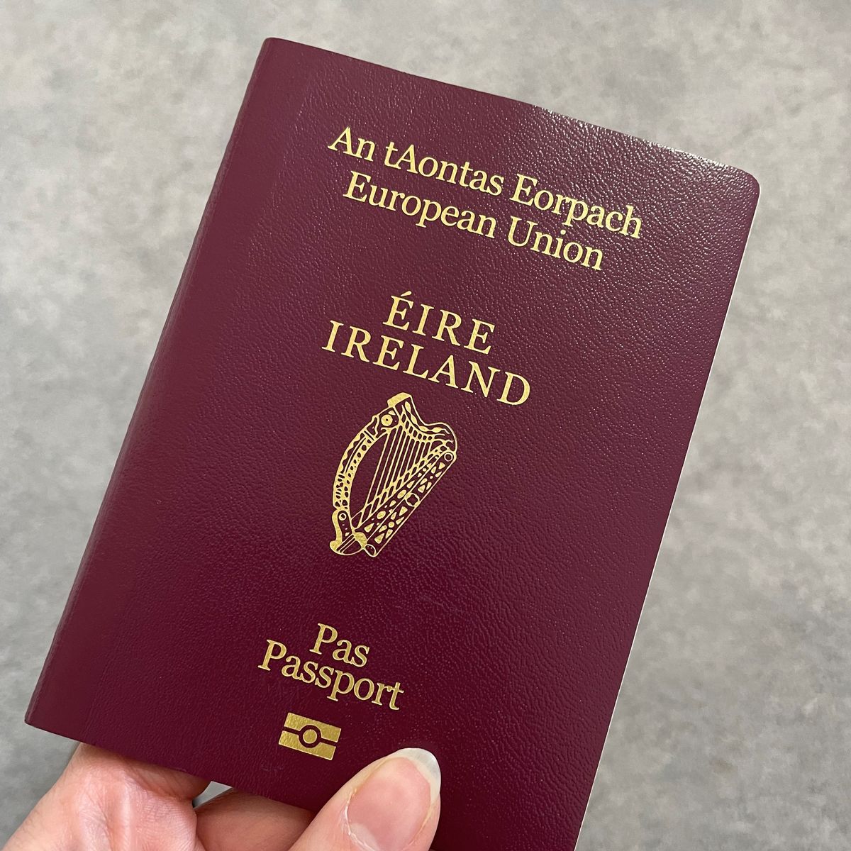 SianThymes's tweet photo. BREAKING: It has been reported that Kim Kardashian has purchased Nadine Coyle's "missing" passport for $14.2 million https://t.co/wYKzXs5dvx