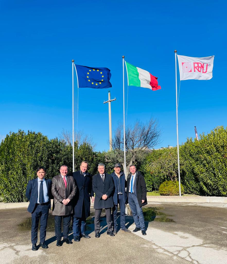ConfAbruzzoMA's tweet image. 🗞Oggi il Vice Presidente all’Organizzazione e Marketing di @Confindustria Alberto Marenghi in visita alle aziende associate @ConfindCHPE #REMU e #DAYCO #imprese #manifattura #eccellenze #meccanica #automotive
Leggi tutto: bit.ly/3kh3UY3