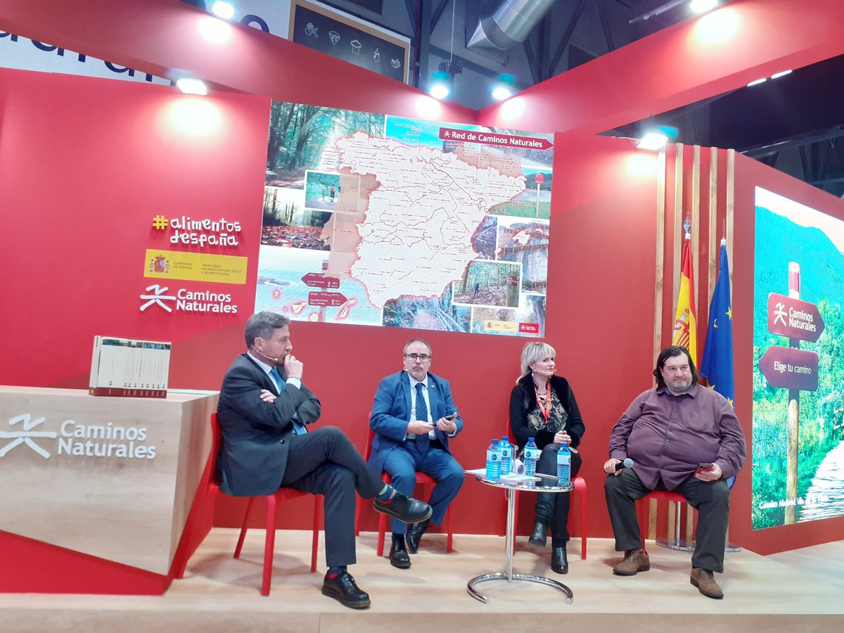 viasverdes_ffe's tweet photo. Mesa de #Cicloturismo en el stand de @mapagob. Con los Gobierno de Navarra, Extremadura y Aragón, donde hay una importante red de #CaminosNaturales y #VíasVerdes. https://t.co/glU49LTknX