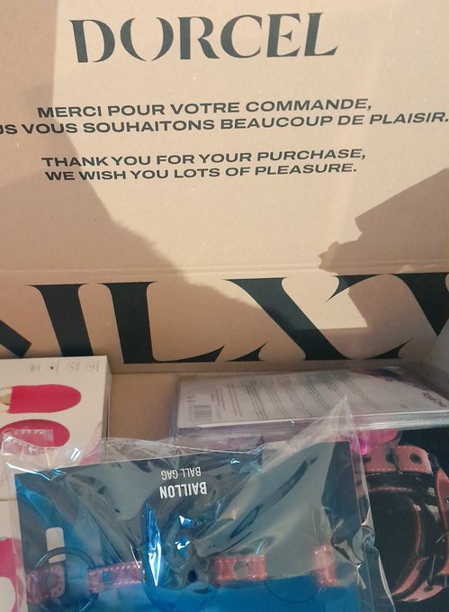 Quand tu re&ccedil;ois &ccedil;a 🤩... merci &agrave; toi pour ce cadeau @DelawareJohny.🤪... h&acirc;te de m'amuser... merci @dorcel