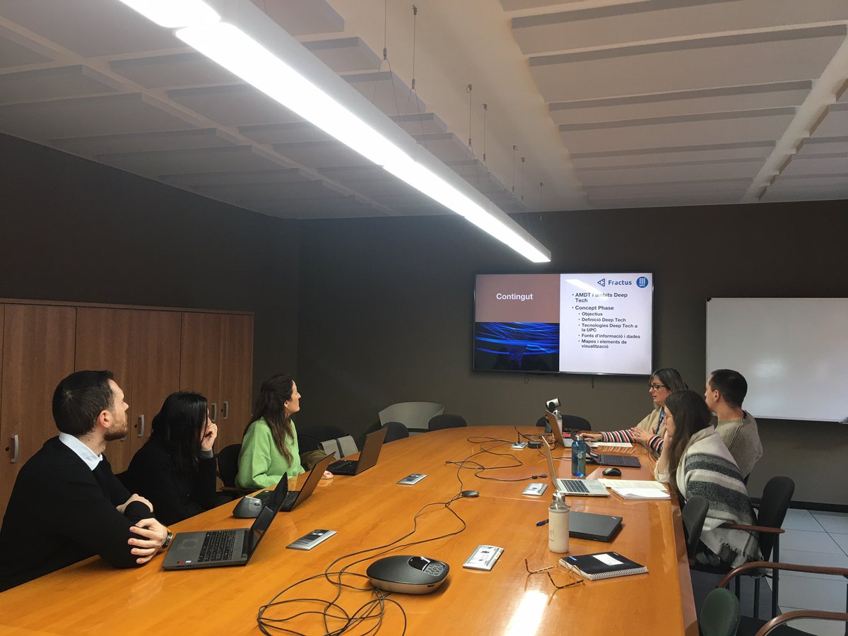 RDI_UPC's tweet photo. 🎓📡 Avui ens hem reunit amb Fractus per seguir el progrés de la nostra col·laboració en el marc del #DeepTechHub UPC - Fractus https://t.co/pI9b919Z0z