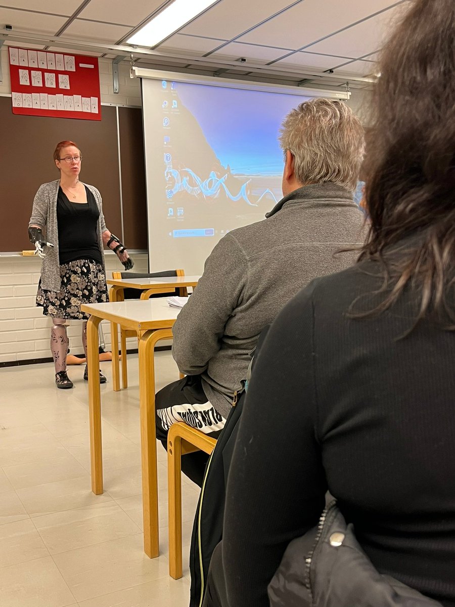 1. Aivan hyperhauska päivä <a href="/turkuai/">Turku.ai</a>, Ruiskadun kampuksella! Proteesiteknikkoni kutsuivat minut mukaan pitämään lähihoitajopiskelijoille oppituntia amputaatioista ja protetisoinnista. 

Kolmisen kymmentä opiskelijaa kuunteli korvat tötteröllä ja minä olisin tapani mukaan puhunut..