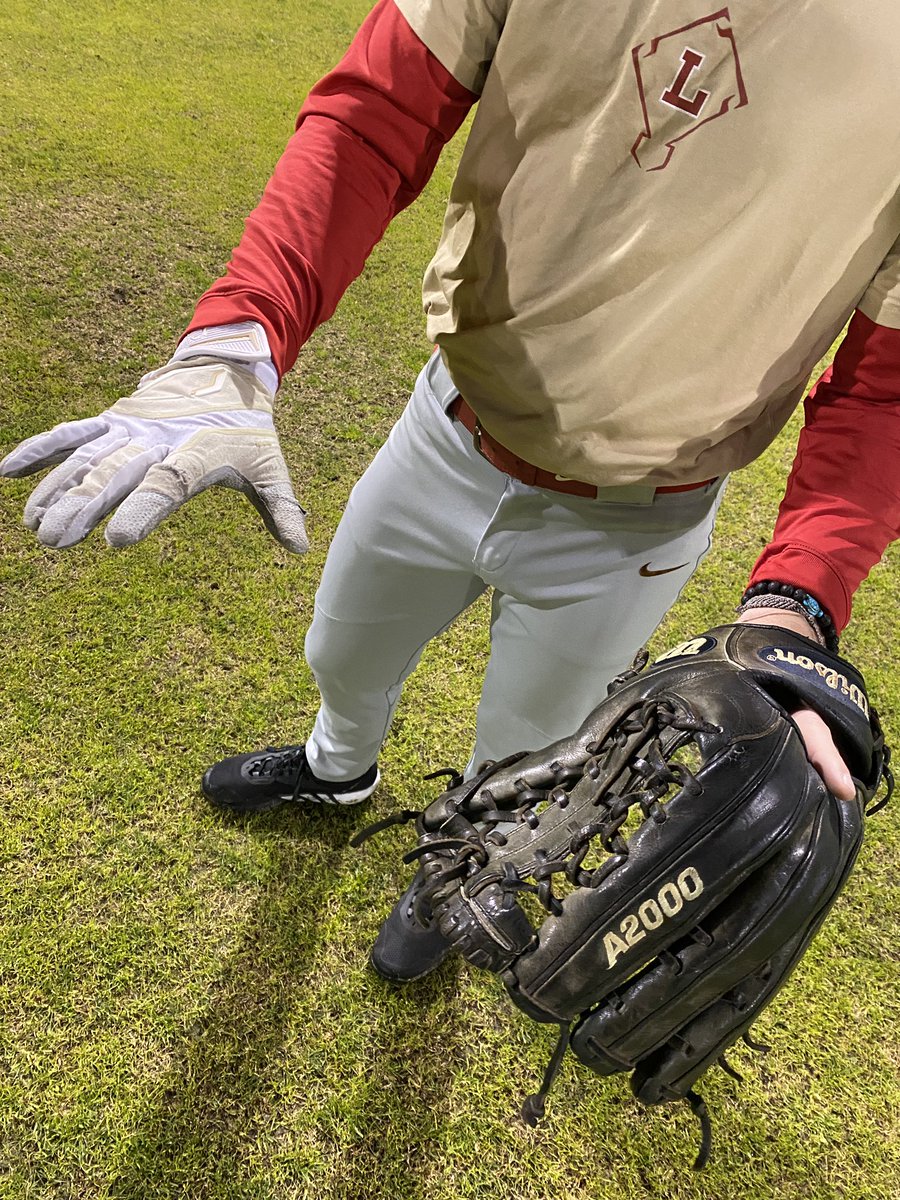 restrictedairs1's tweet image. Wet field conditions? Are your outfielders throwing sliders? Try having them use a batting glove on their throwing hand for a few throws and see if it helps. #R789 #RestrictedAirspace #RestrictedAirspaceBaseball #RestrictedAirspaceSoftball #EliteOutfieldPlay #LaunchAngleDefense