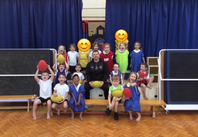 mr_robinson10's tweet photo. In this weeks P.E session we had @prentis_adam  working with our years 1&amp;2 children. They had a fantastic time playing lots of games while developing their physical literacy skills 🙌🏻 @HaxbyRoad @yorkrlfcfound https://t.co/Ttjs7mRe9p
