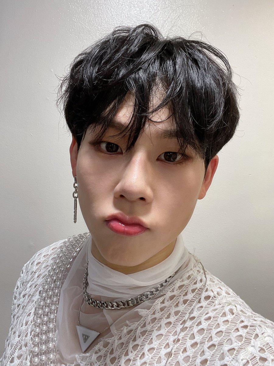 GWohno's tweet photo. divine blessing🤝lee jooheon https://t.co/LjUvSYCE2F