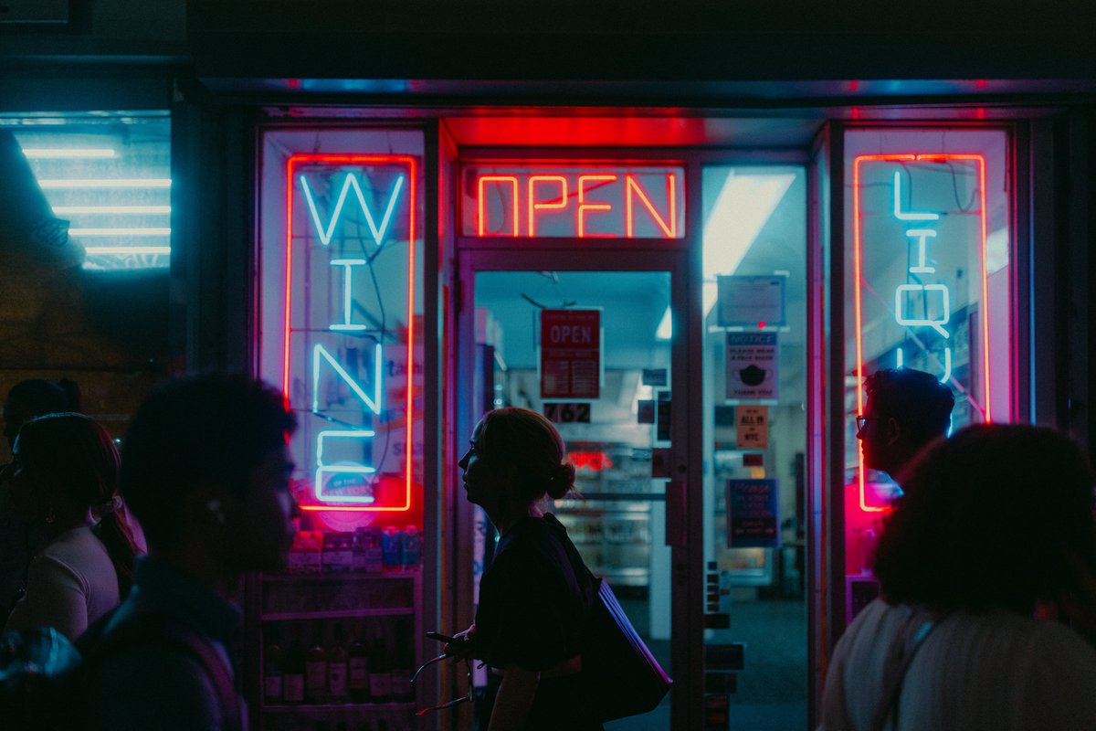 tyron_shi's tweet photo. neon dreams https://t.co/zfQpFpfEJu