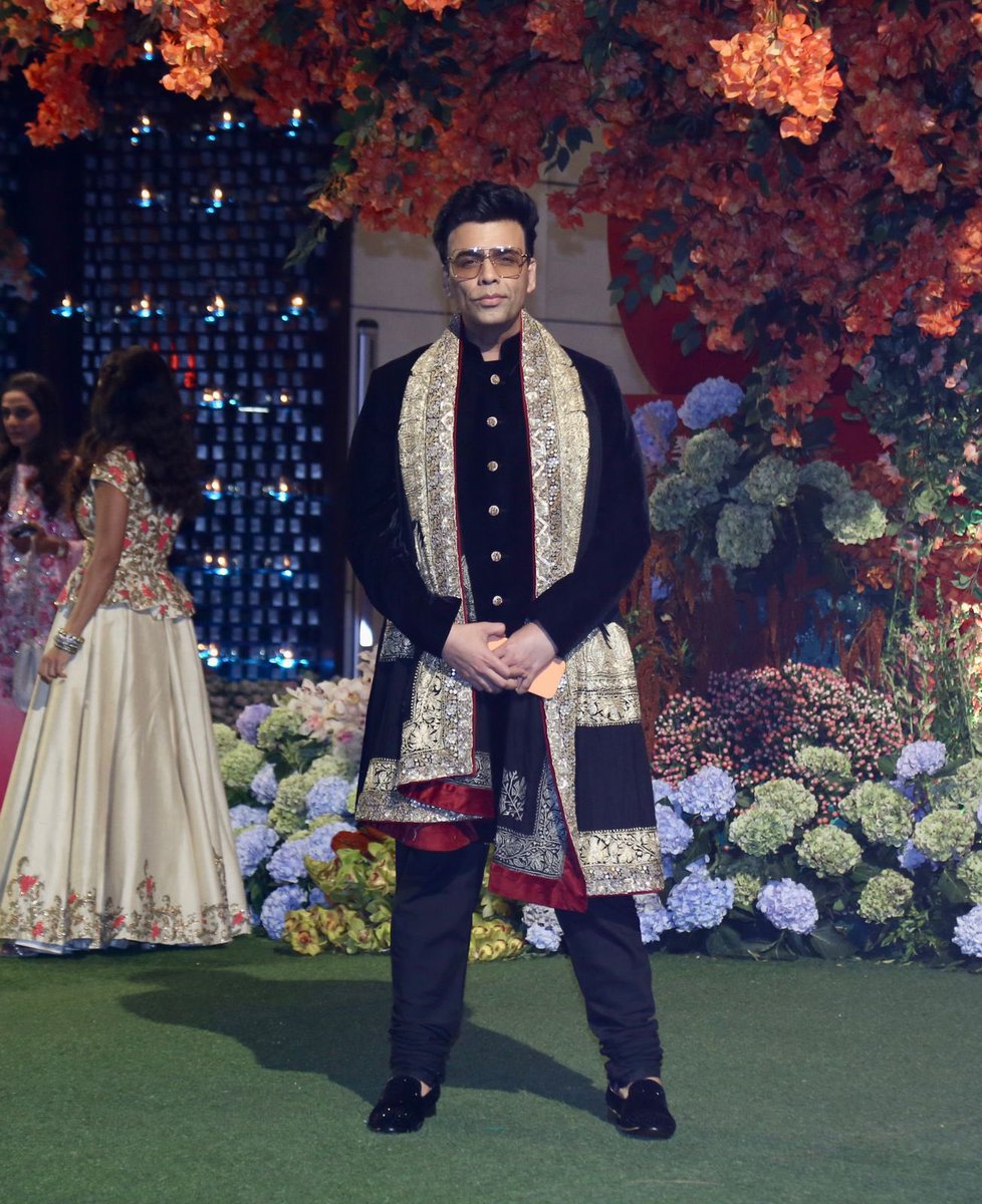 piebuzzinc's tweet photo. The engagement ceremony of Anant Ambani &amp; Radhika Merchant at Antilla today 

#AnantAmbani #RadhikaMerchant #AnantRadhikaEngagement #AkshayKumar #KaranJohar #AishwaryaRaiBachchan #SachinTendulkar https://t.co/4JxU5GmqXs