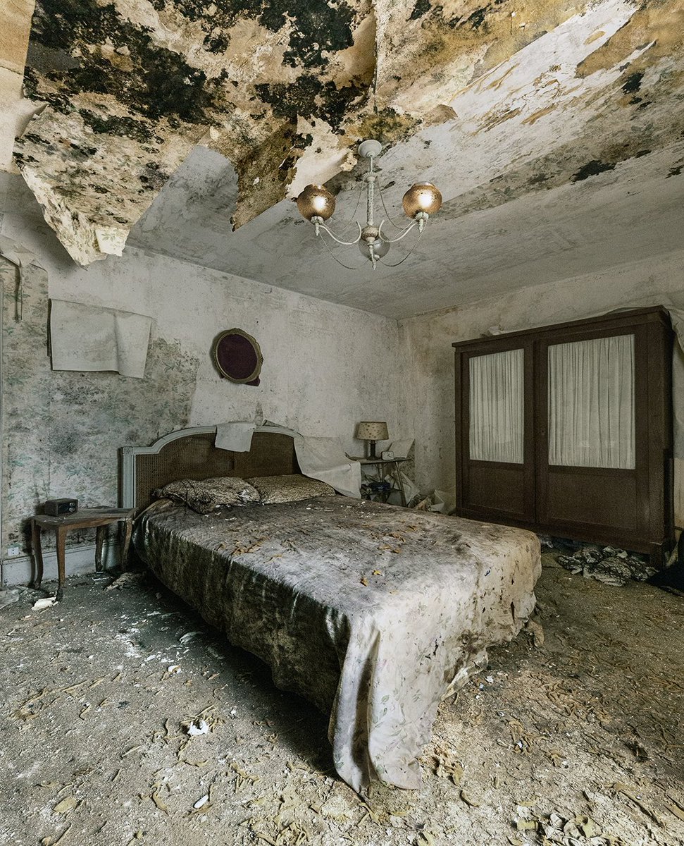 Wouldn’t do a pillow fight here… 🦠

#abandoned
#abandoned_nordic
#urbex
#photography

@tanja_palmunen