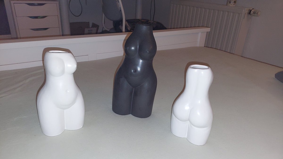 Hab neue Vasen gekauft.
Wir ignorieren mal dass er grund für meinen einkauf eigentlich ein Bücherregal war und ich ebendieses nicht gekauft habe 🙈