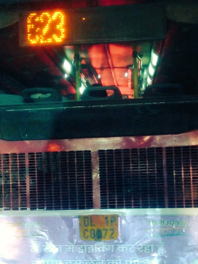 hemang_tomar's tweet photo. Date 19jan2023 location east Azad nagar East Delhi, bus route 623 shahdara terminal time 9:17pm आज इस बस के ड्राइवर द्वारा गलत लेन में बस चलाने से मैं छतिग्रस्त होते हुए बचा जबकि बस की लेन लेफ्ट है और इस बस का ड्राइवर तेज रफ्तार में अन्य बसों को ओवरटेक कर रहा था बिना ध्यान दिए। https://t.co/xbdmktV6QS