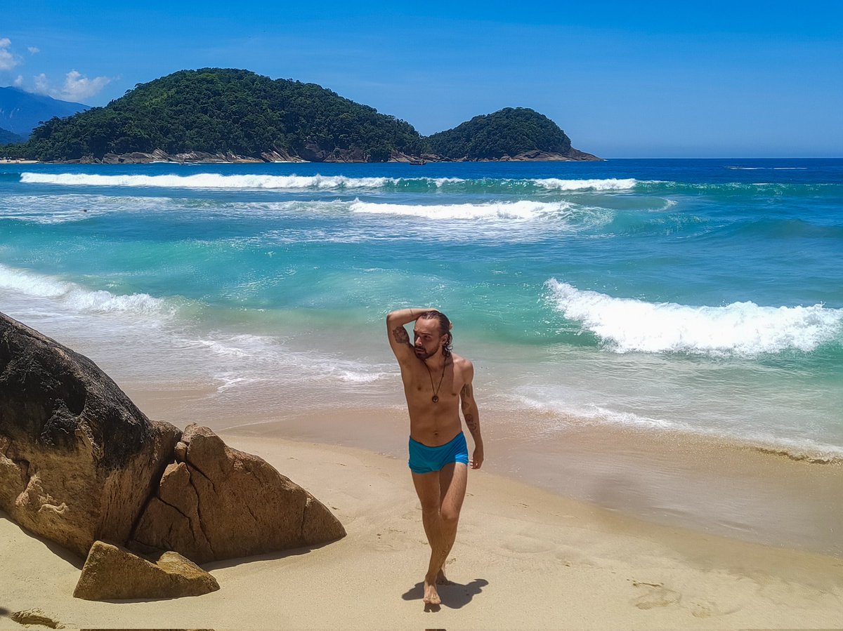 leorak13's tweet photo. #Tbt #ThrowbackThursday já com saudade de uma das praias mais lindas que já visitei 🏝️❤️ #rj #RiodeJaneiro #paraty #trindaderj #praiadocachadaço https://t.co/D778zTstr8