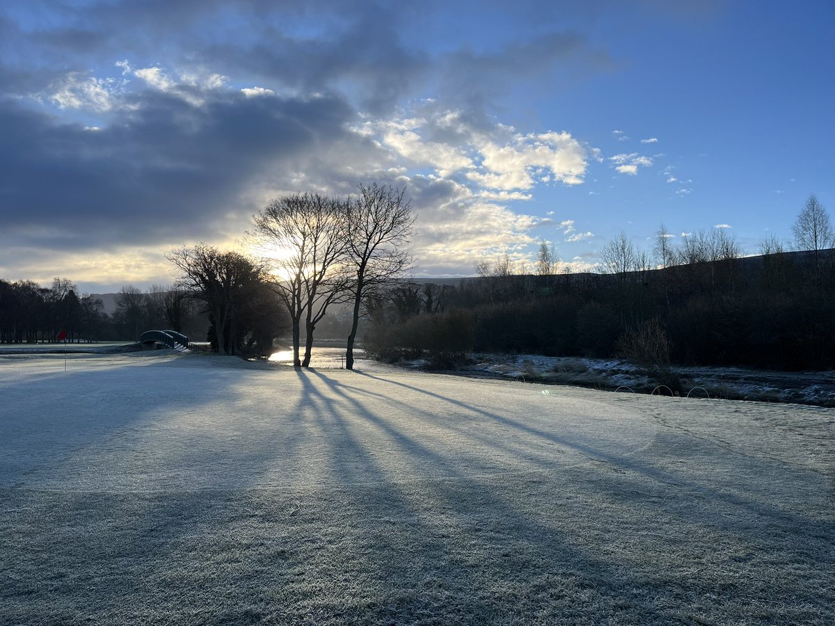 yorkshirebenny's tweet photo. What a morning…@IlkleyGolfClub…Captain &amp; Pro challenge…birdie finish by the pro @willwhiteoak 👏👏❄️❄️ https://t.co/bLTOG0JjEJ