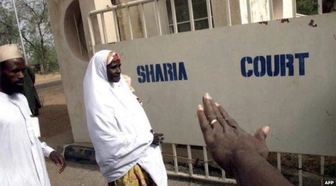 westernpost_ng's tweet photo. Two Shari’a court judges remanded in prison over N580.2million theft in Kano State.

#WesternPostNews #WesternPost https://t.co/lVxMwVtWyZ