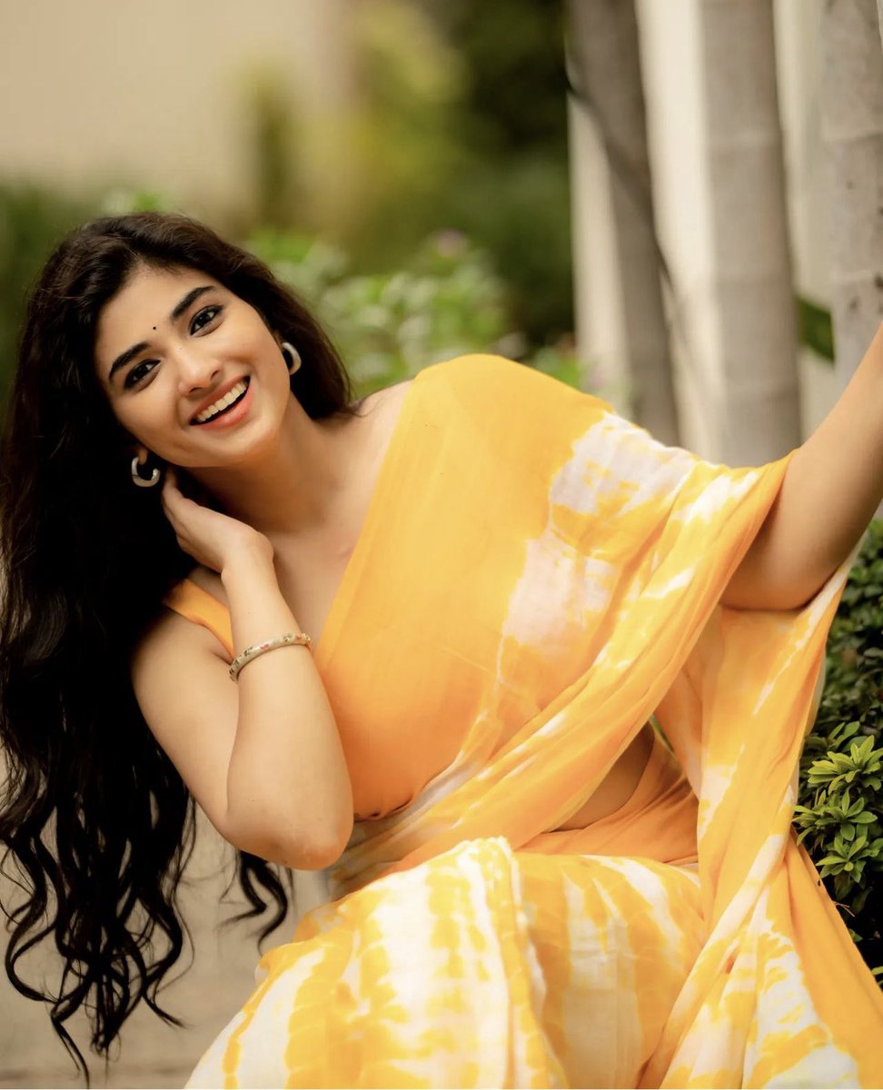PragyaNagra's tweet photo. 💛💛💛💛💛 https://t.co/evg6sTgk1J
