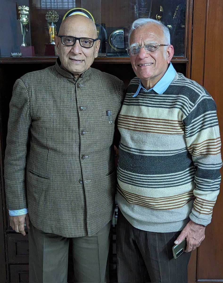 NilendraKumar2's tweet image. My coursemateCol Pradeep Kapoor is #totallyDevoted to the cause of #VisuallyChallenged.He came out t discuss #practicalnmanagerial issues of running NGOs.