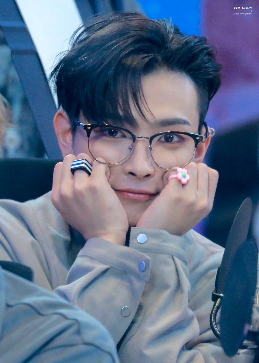 Attraction_1107's tweet photo. 221229 아돌라 #에이티즈 #ATEEZ #홍중 #HONGJOONG #섹시뽀쨕홍중 #항상보고싶홍 https://t.co/PQ3PHxw1yy