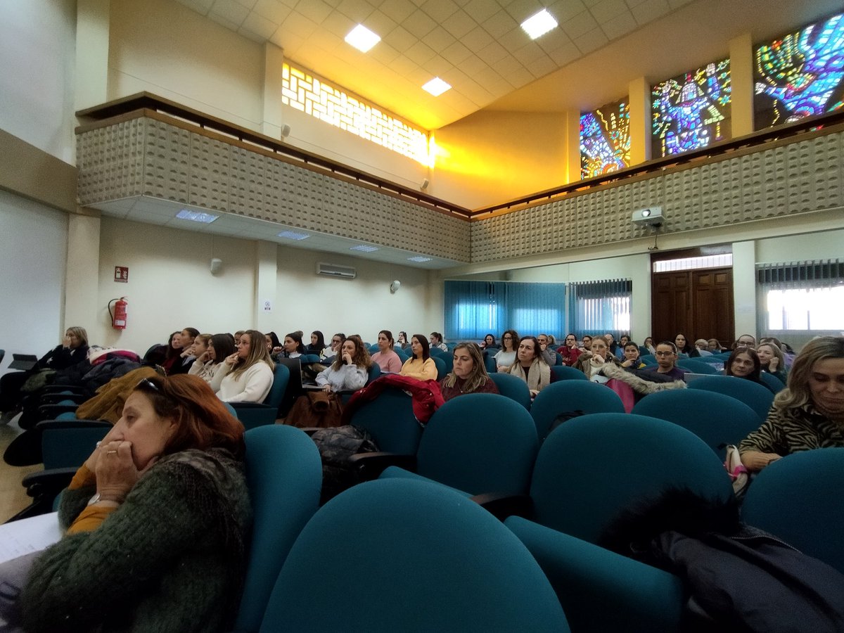 tochemase's tweet photo. Arrancando con la RED DE P.T. Y A.L.  en el CEP de Granada.
Hoy aprendiendo una de las  herramientas utilizadas como  Sistema Alternativo de Comunicación "ASTERICS GRID" con Carolina Palacios.
160 profesionales hoy en el CEP @cepdegranada @EquipoTcnico https://t.co/SDKEXgm9IV
