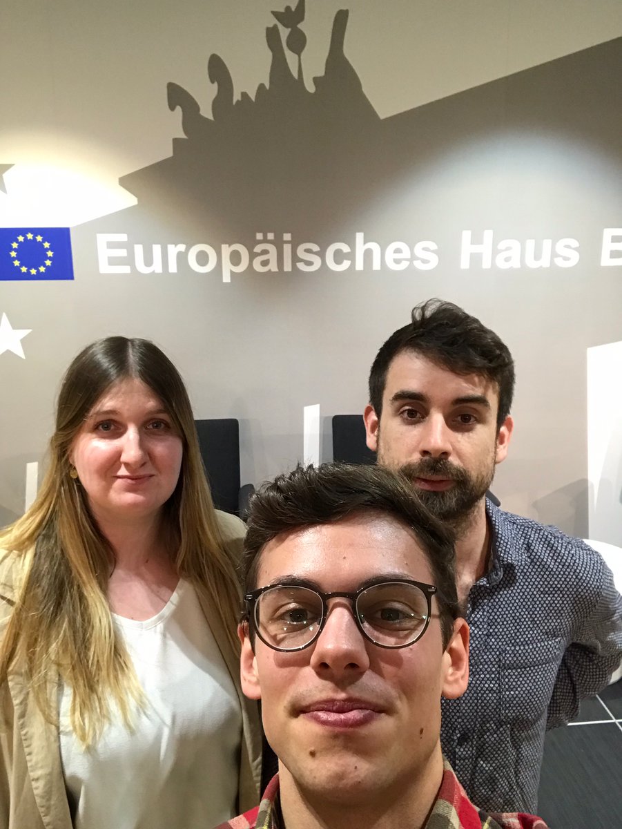 Spannende Einblicke für uns PraktikantInnen: Die Ziele der 🇸🇪-Ratspräsidentschaft und die Dynamiken im Beitrittsprozess Serbiens zur 🇪🇺 waren gestern auf der Tagesordnung beim EBD-Briefing und anschließend beim Hintergrundgespräch von <a href="/NetzwerkEBD/">Europäische Bewegung</a> in der <a href="/EUinDE/">Europäische Kommission - Vertretung in Deutschland</a>.