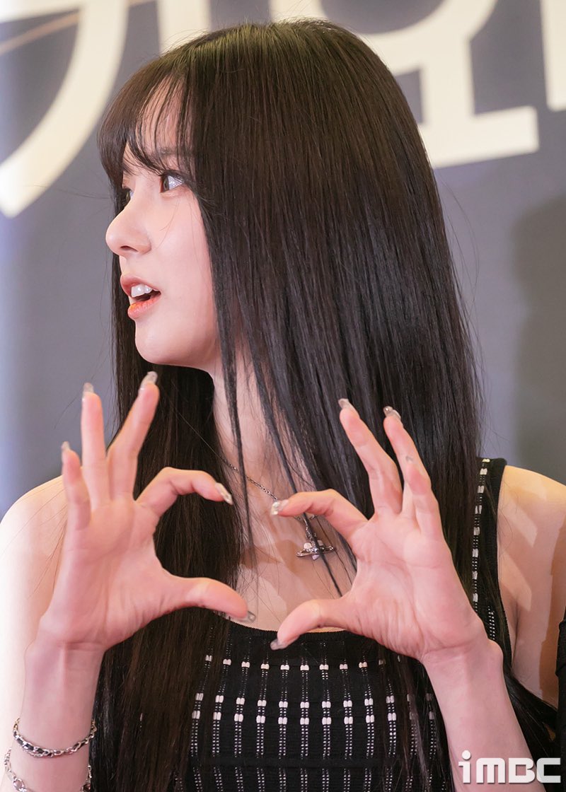 ArabChoiYujin's tweet photo. 220119|
يوجين من الريد كاربت لحفل جوائز سيول الموسيقي ♡ 
 #YUJIN @official_kep1er
  #최유진 #CHOI_YUJIN https://t.co/8VYqhkDPg2