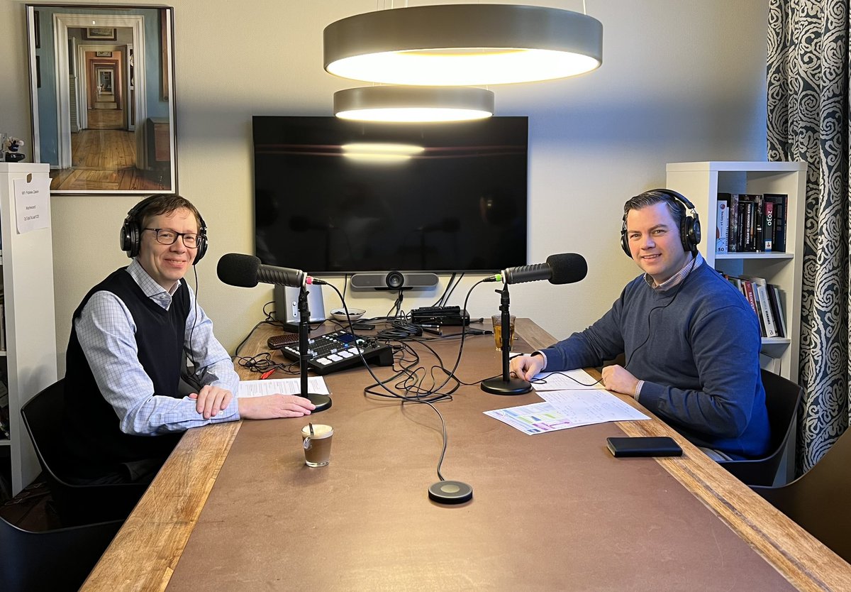 Wat bespreken <a href="/hansvancleef/">Hans van Cleef</a> en <a href="/remcodb/">Remco de Boer</a> hier op het kantoor van #publiekezaken #energie <a href="/_PubliekeZaken_/">Publieke Zaken</a>