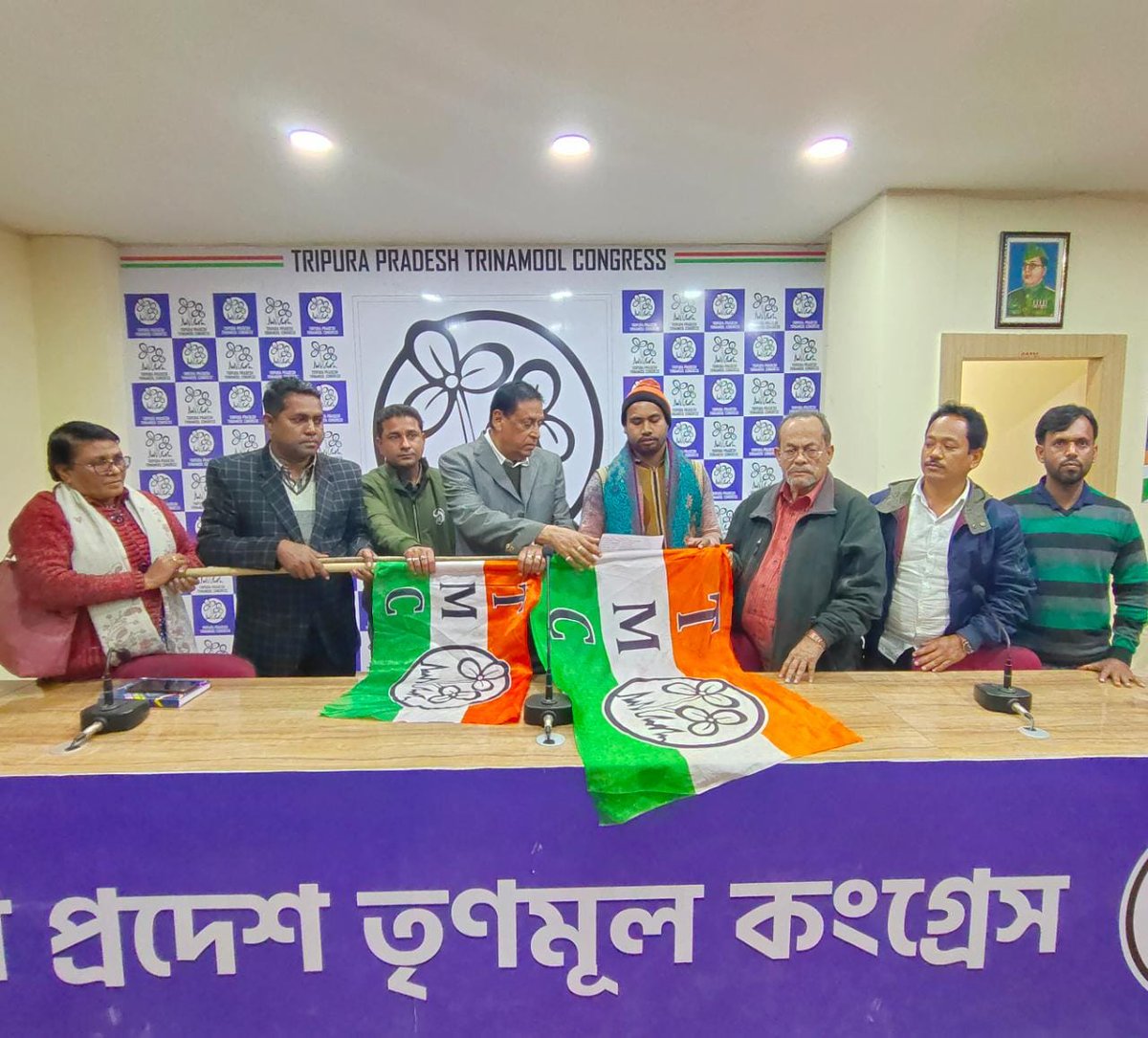AITC4Tripura's tweet photo. আজ আমাদের নেতা নরেন্দ্র রিয়াং এবং রোশন আলির নেতৃত্বে সেবা দলের প্রাক্তন সভাপতি রিপন দত্ত যোগদান করলেন ১২৫টি পরিবার-সহ।

যোগদানসভায় উপস্থিত ছিলেন রাজ্য সভাপতি @sradvbiswas, পান্না দেব, রাজেশ দেব, শিবপ্রসাদ চৌধুরী-সহ অন্যান্য নেতৃবৃন্দরা।

সকল নতুন যোগদানকারীদের স্বাগত। https://t.co/CzMZ719Y43