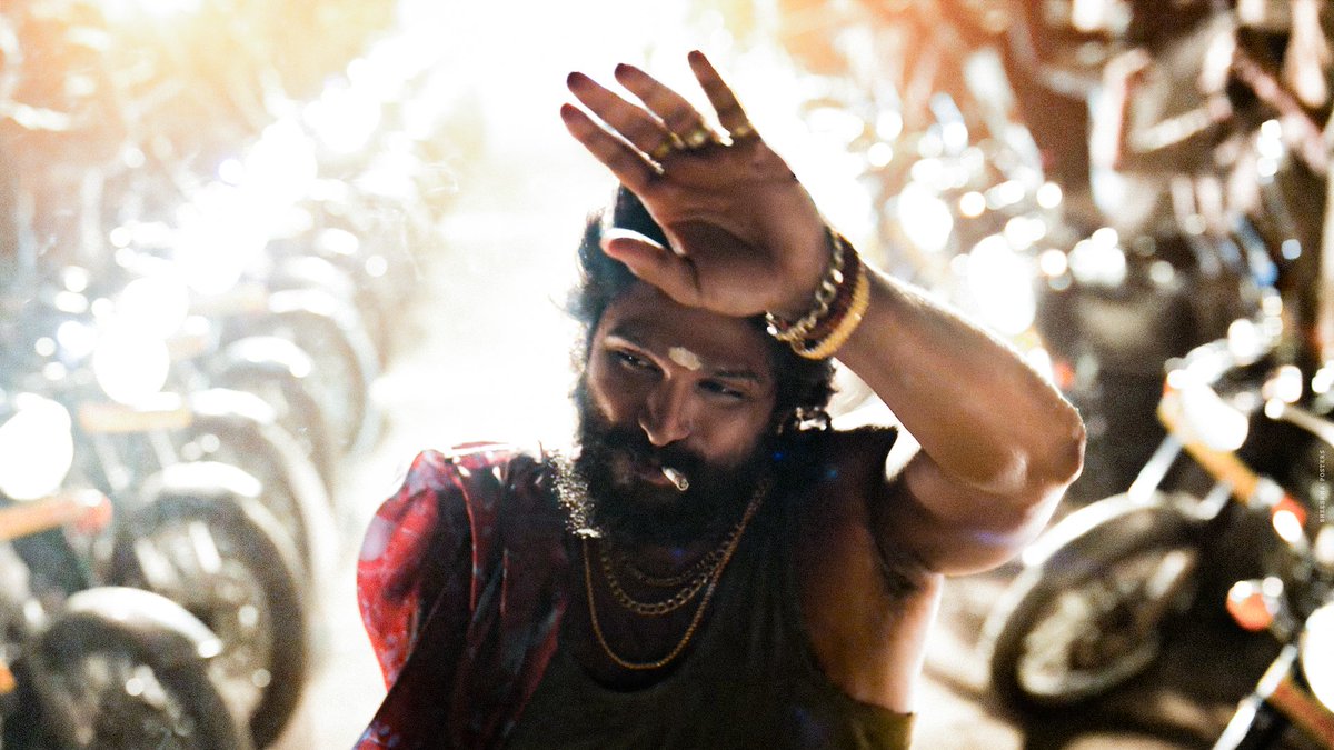 #PushpaTheRule Trending at No.3 🔥🔥 

Offline Ayina Online Ayina AA fans ante ne oora mass 🔥😎