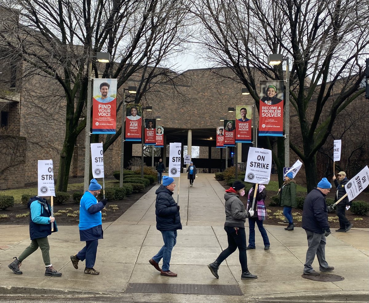 UIC Faculty strike for a third day as Wednesday negotiations for a contract agreement failed.
