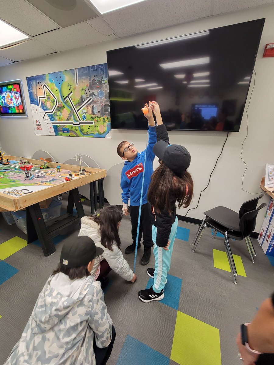SweetScholars's tweet photo. These #SweetScholars are investigating potential (stored) and kinetic (motion) energy in our STEAM Lab today. #LearnByDoing #WeLikeToMoveItMoveIt @FalconsAvalon https://t.co/udaTP3Wffi