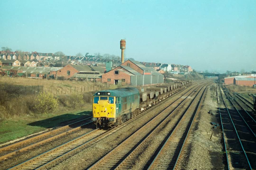31281 passing Langley Mill on 3rd April 1980 with a rake of ballast empties, very much an everyday job for a Ped back then.
#ThirtyOnesOnThursday