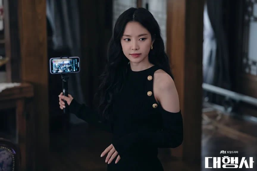 kdramadaisy's tweet photo. aaa gonna watch #Agency for HER https://t.co/G5A5KLArMV