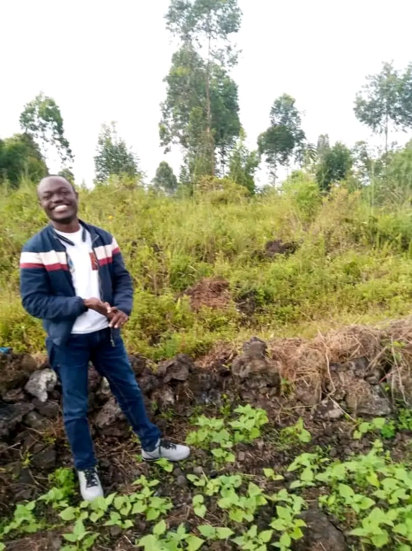 NdooleJunior's tweet photo. Kwa mutu haikuwake mbali,a chacun son investissement avec le peu qu'on trouve en se débrouillant mais n'oublions pas après le départ de #Papa ou #Maman c'est pas tout les #Tantes ou #Oncles qui restent les mêmes en famille...🙌🏿
#PNCJr https://t.co/3Eq3Y6uTj7