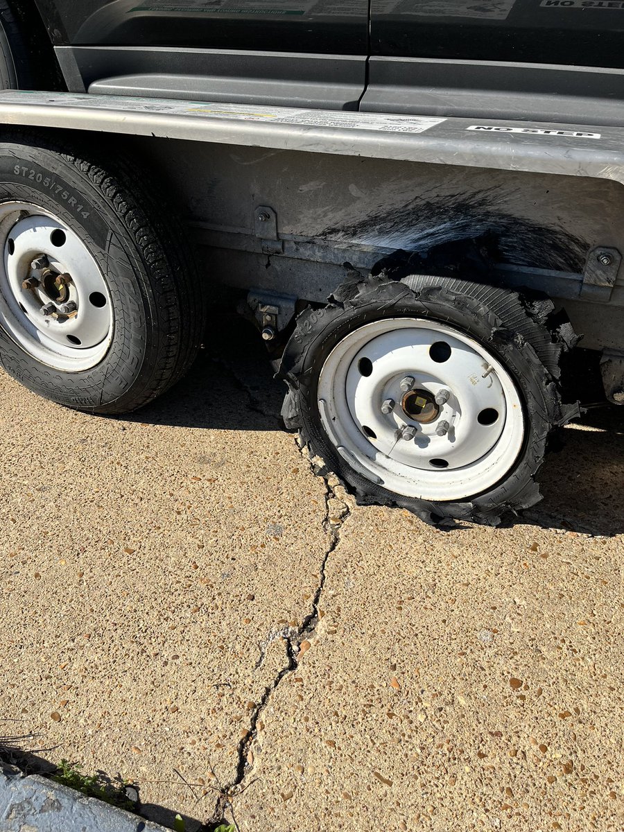 EdJMejia's tweet photo. Coast to coast adventures. Everyone is ok. Thank God for roadside assistance. We’re back on the road. God is good! https://t.co/B5PjscpFF4