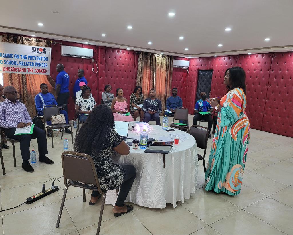 GeEDDevelop's tweet image. Empowering the Media to be gender sensitive in thier reporting of SRGBV is one of GeEDs priority. Today GeED held a Gender Talk Shop with media representatives in the Littoral Region
@NEHREE1116
@PlanCameroon
@tkumichii 
@UKinCameroon 
@Reachoutreo